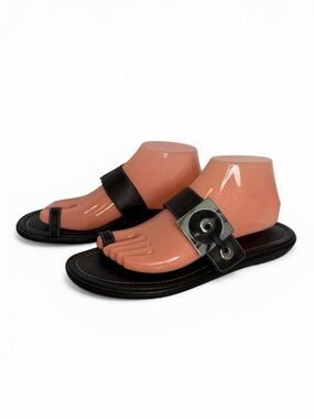 Tod’s Black Leather Thong Sandals Toe Ring Buckle Flat Size 9.5 Italy